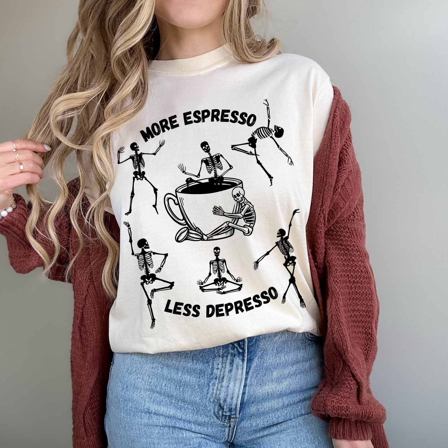 T-shirt squelette « Plus d'espresso, moins de depresso »