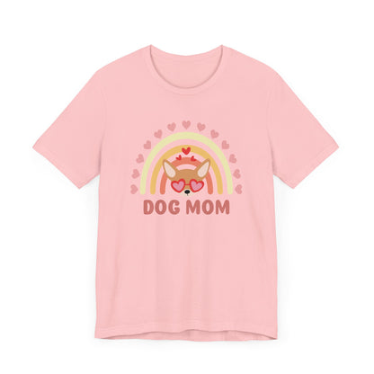 Camiseta con diseño de arco iris y corazones para mamá de perro