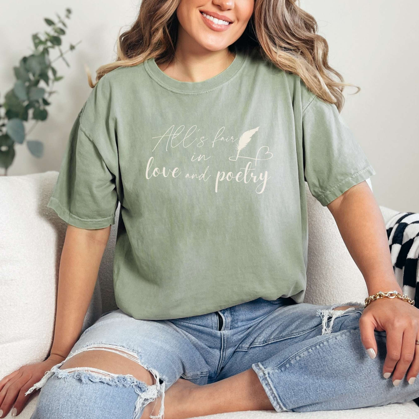 "All's fair in love and poetry" Unisex Comfort T-shirt