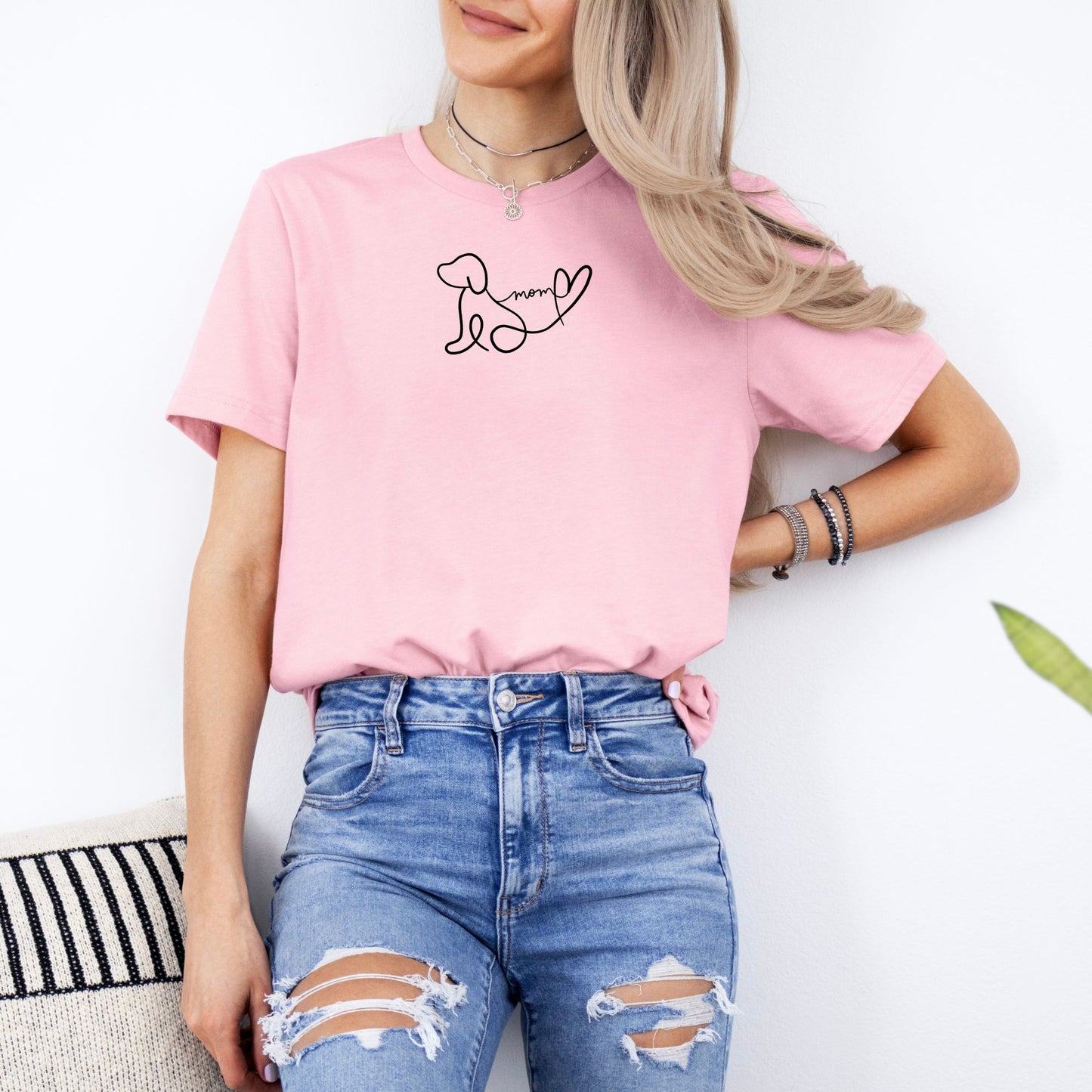 Dog Mom Graphic T-shirt