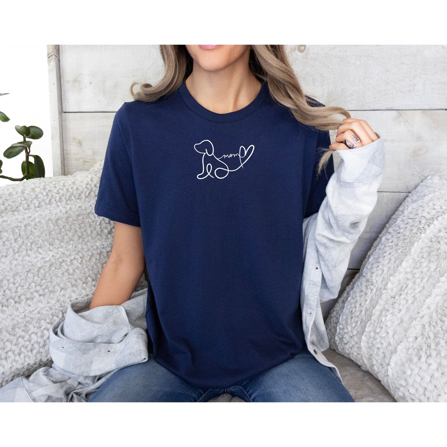 Dog Mom Graphic T-shirt