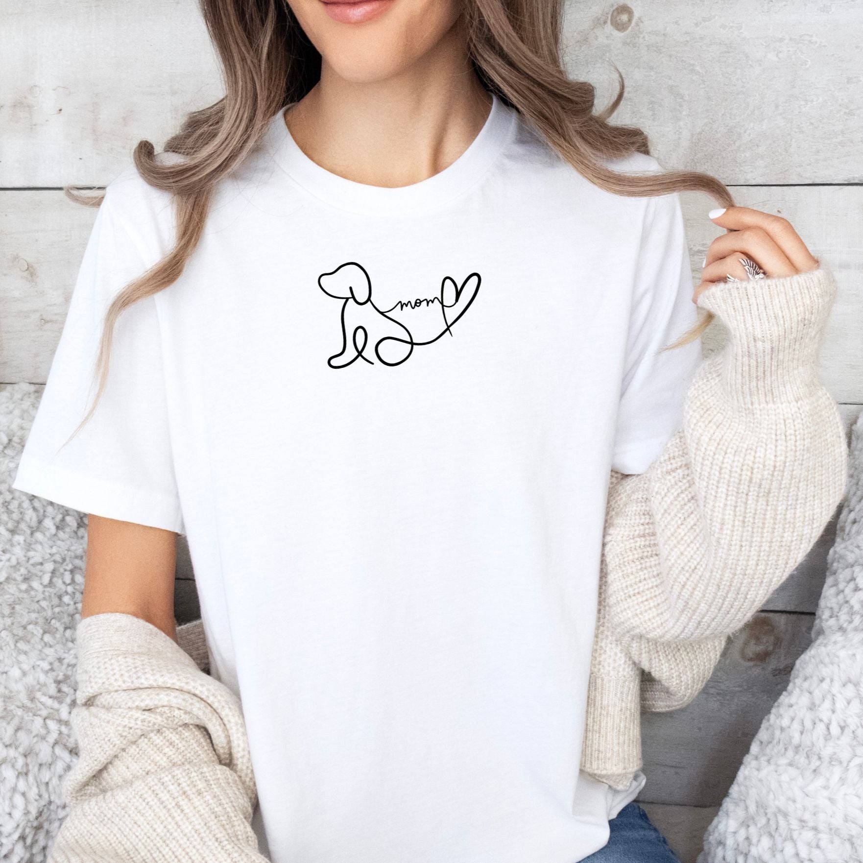 Dog Mom Graphic T-shirt