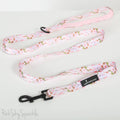 Pink floral dog leash by Cavology, featuring a stylish and durable design. Pet leash with a charming flower pattern, perfect for daily walks. High-quality, fashionable dog accessory for small and large breeds.